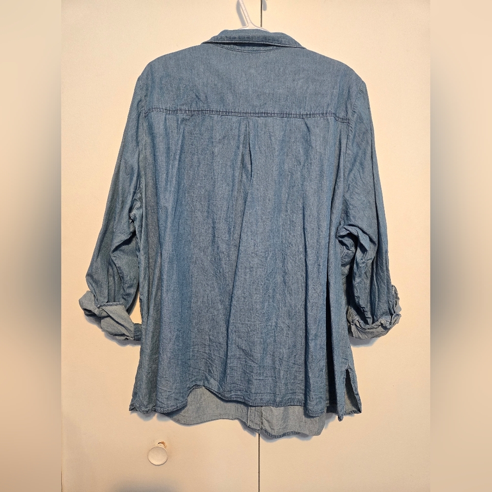 CJ Banks Women’s Chambray Denim Button Down Shirt 3X Blue Lightweight Casual Top - Picture 6 of 6